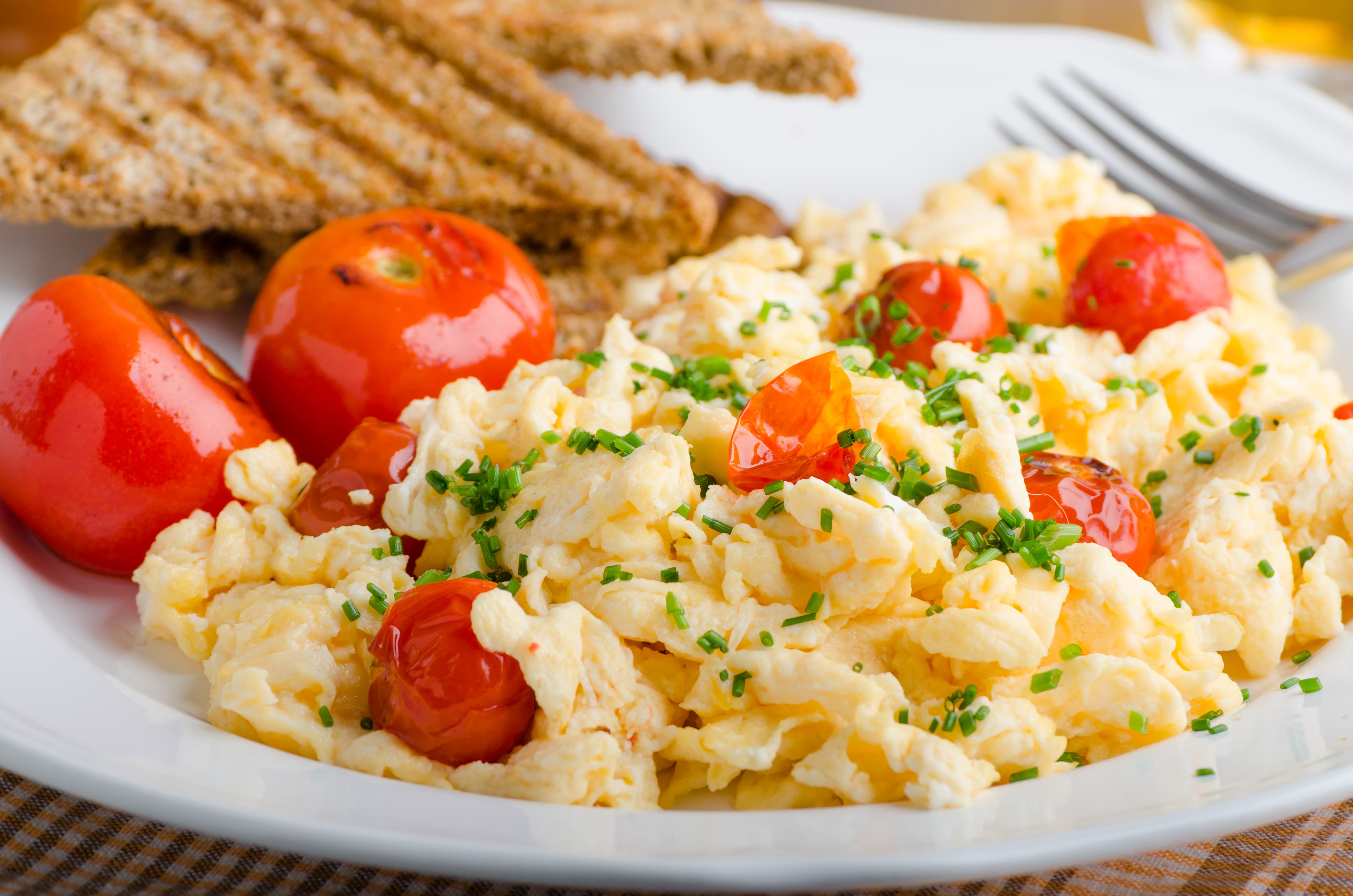 Scrambled Eggs with Tomato and Cream Cheese - Slender Kitchen