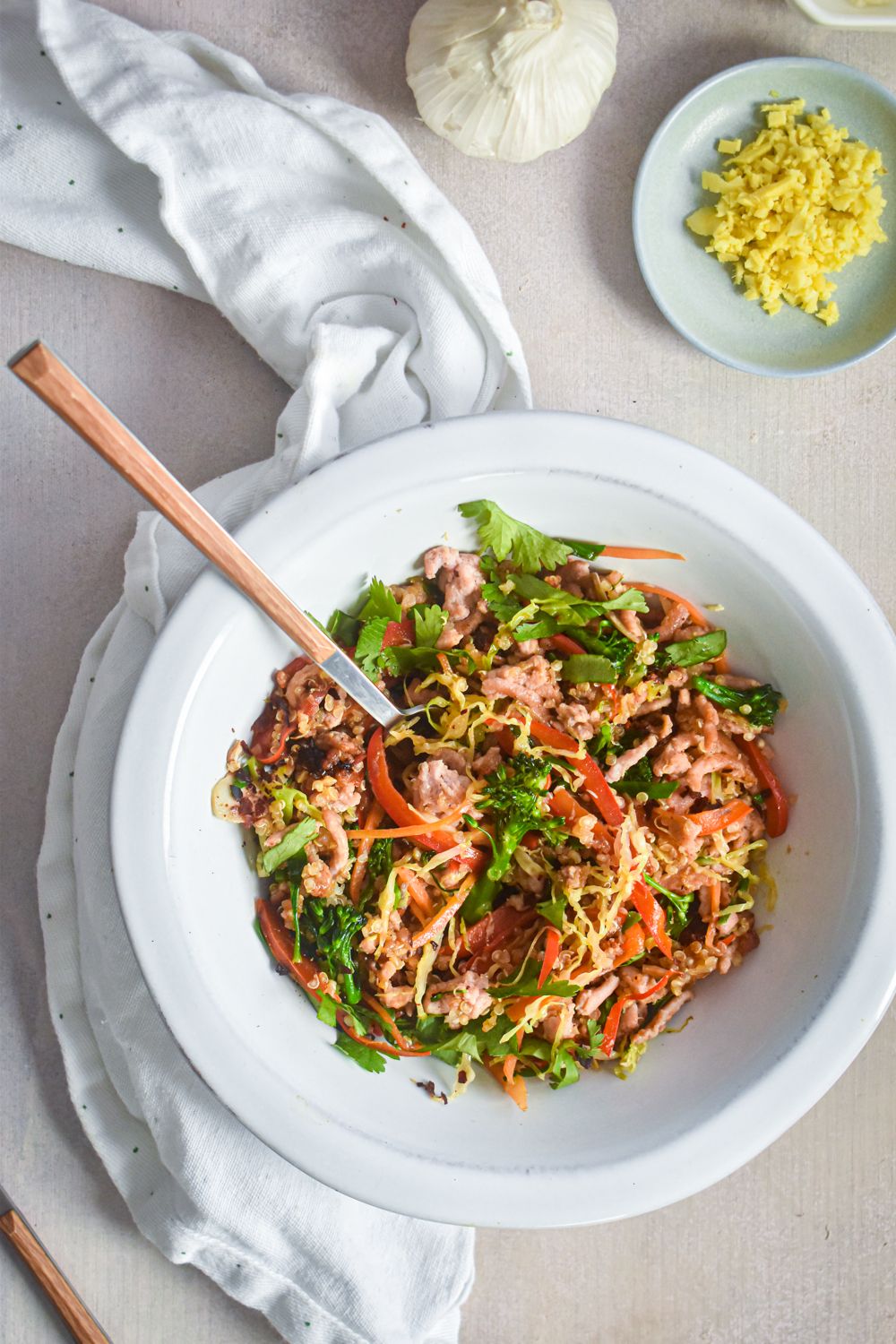 Ground turkey, quinoa, and vegetable stir fry in a bowl with broccoli, ground turkey, fresh vegetables, and quinoa.