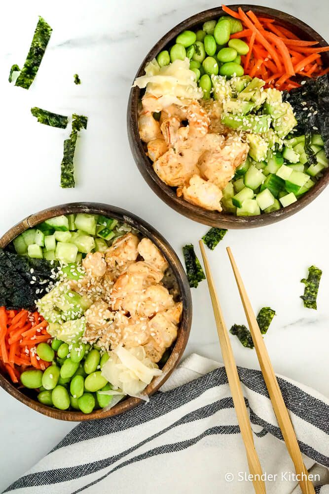 Low carb sushi in a wooden bowl with veggies and shrimp