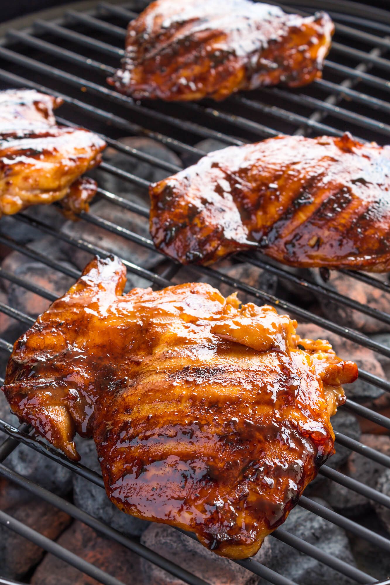 Chicken with sriracha barbecue sauce on the grill.