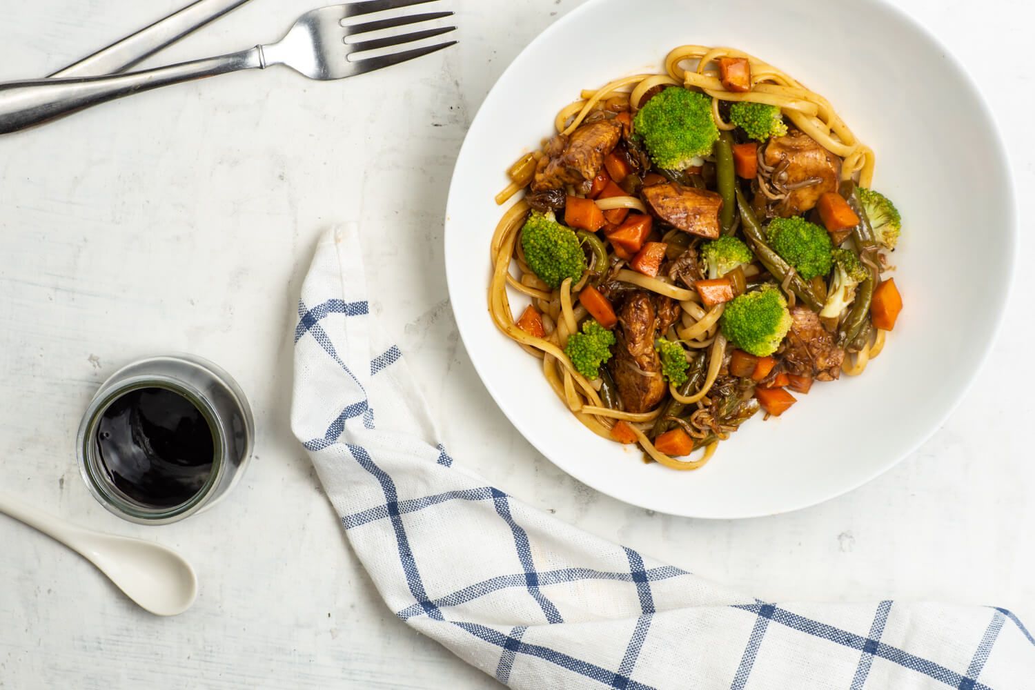 Healthy chicken lo mein with vegetables and chicken breast in a bowl.