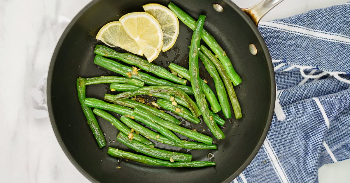 10 Minute Garlic Green Beans - Slender Kitchen