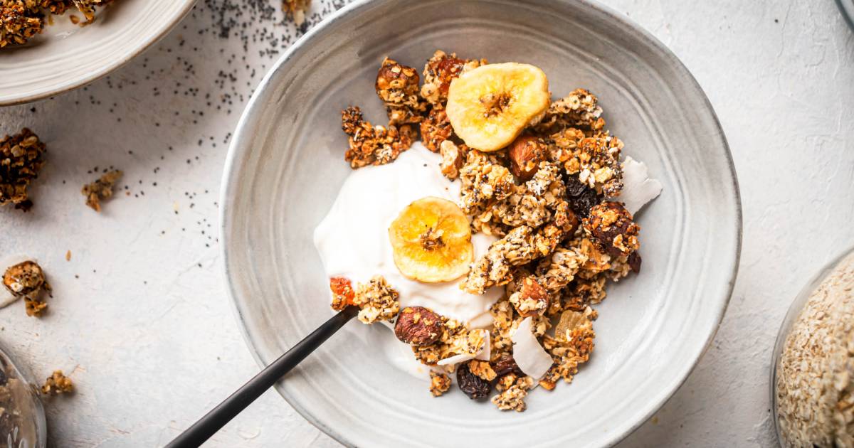 Healthy Granola (Sweetened with Applesauce!)