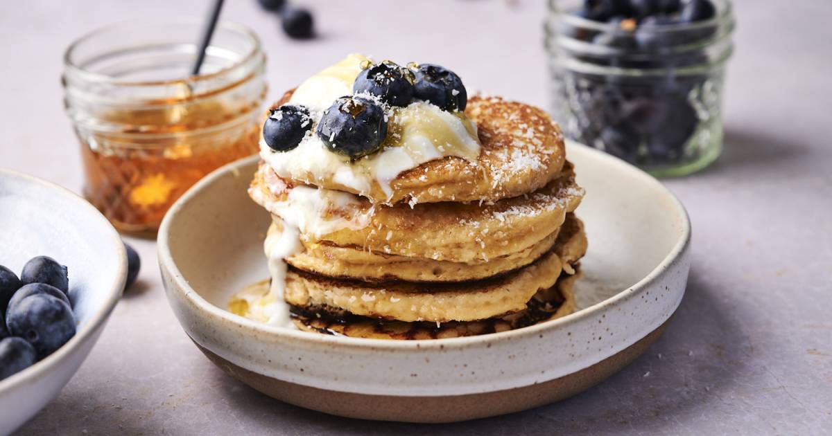 Low Carb Almond Flour Pancakes (Light & Fluffy!) - Slender Kitchen