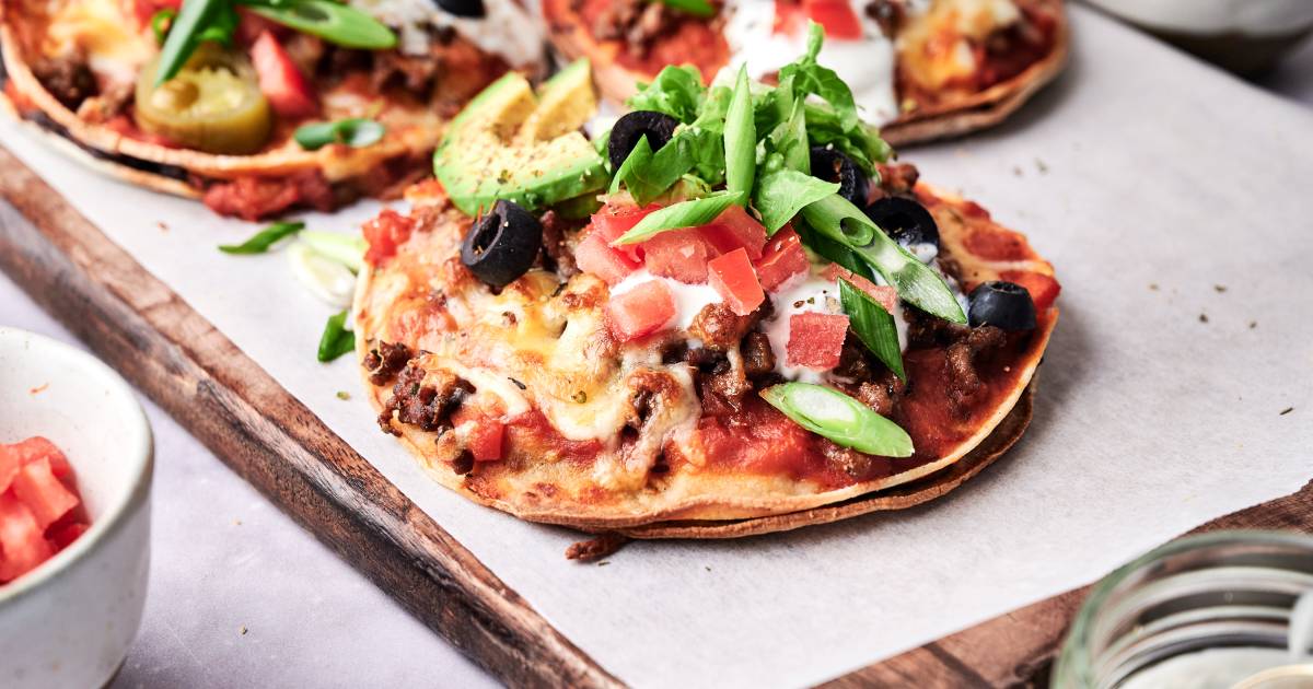 Mexican Pizza (20 Minute Meal!) - Slender Kitchen