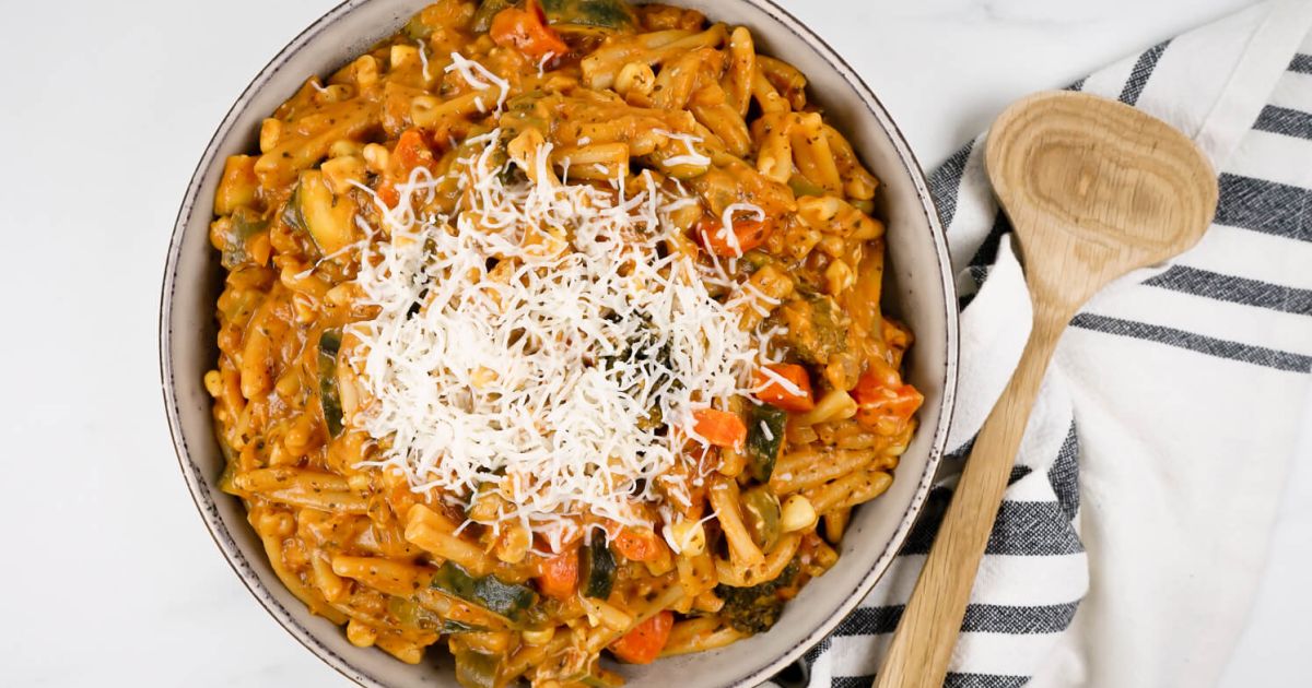 image of One Pot Creamy Vegetable Pasta recipe by Slender Kitchen