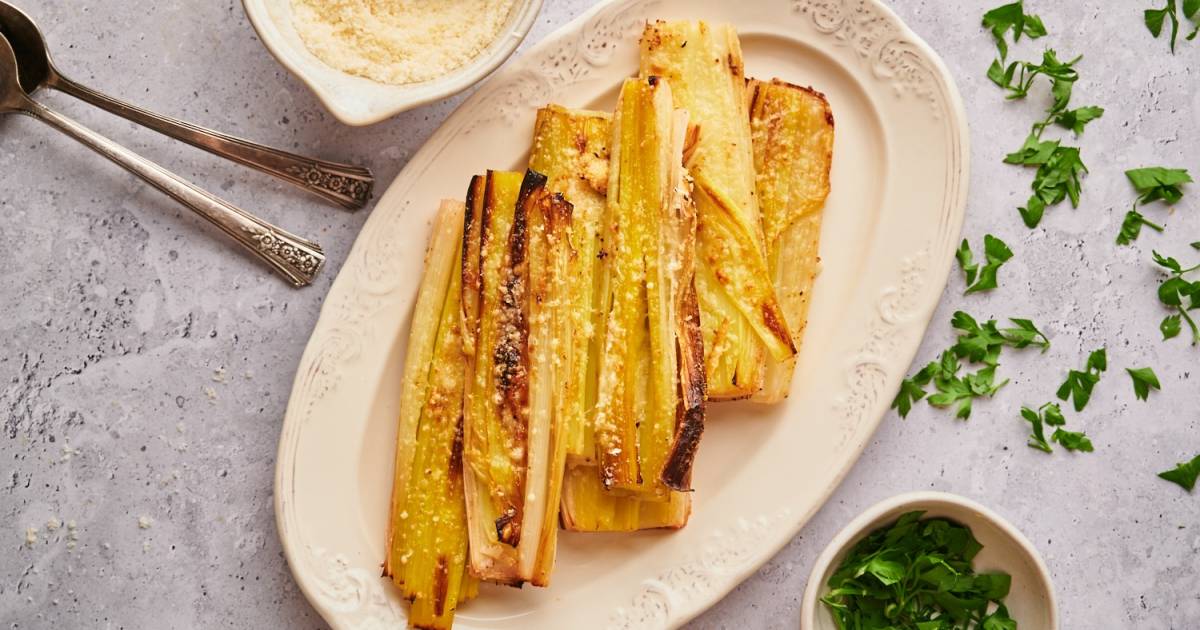 Garlic Parmesan Roasted Leeks (5 Ingredients) - Slender Kitchen
