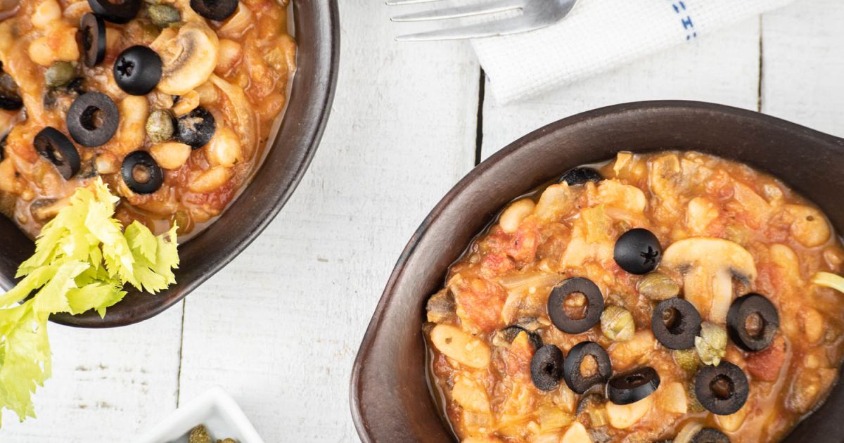 Slow Cooker Italian White Beans with Mushrooms - Slender Kitchen