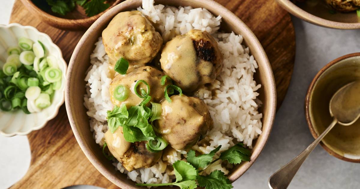 Slow Cooker Thai Curry Chicken Meatballs - Slender Kitchen