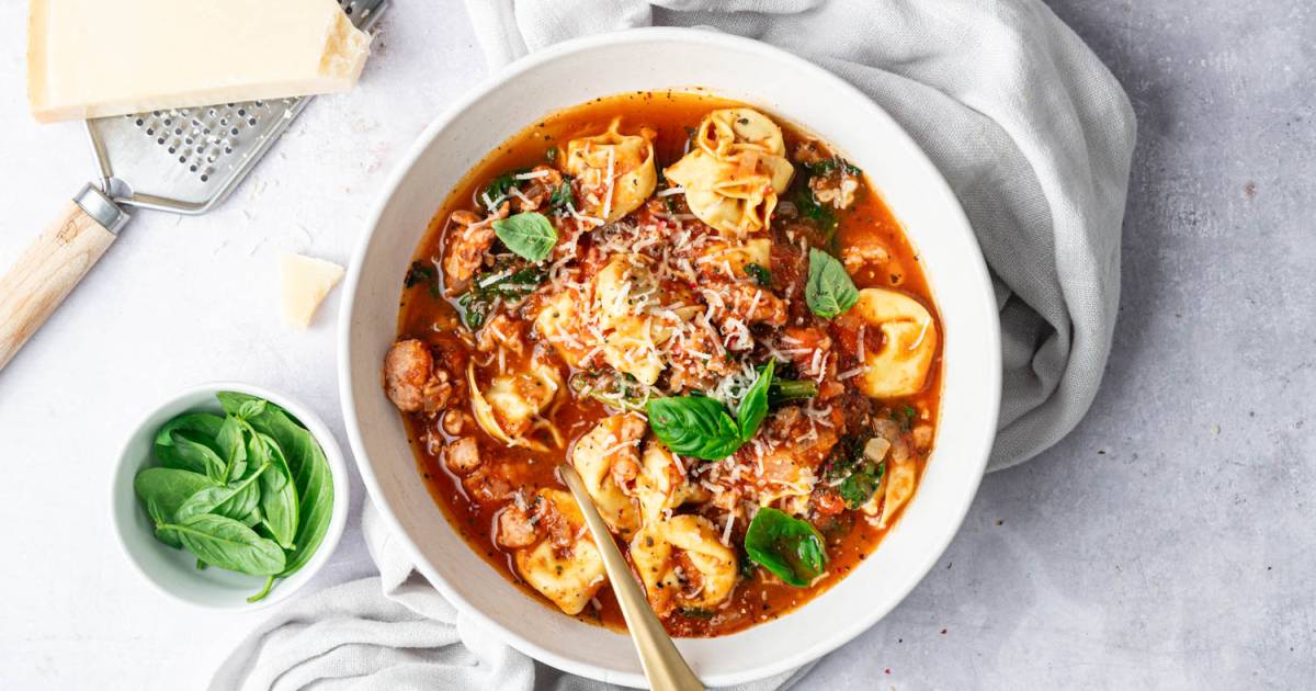 Slow Cooker Tortellini Soup
