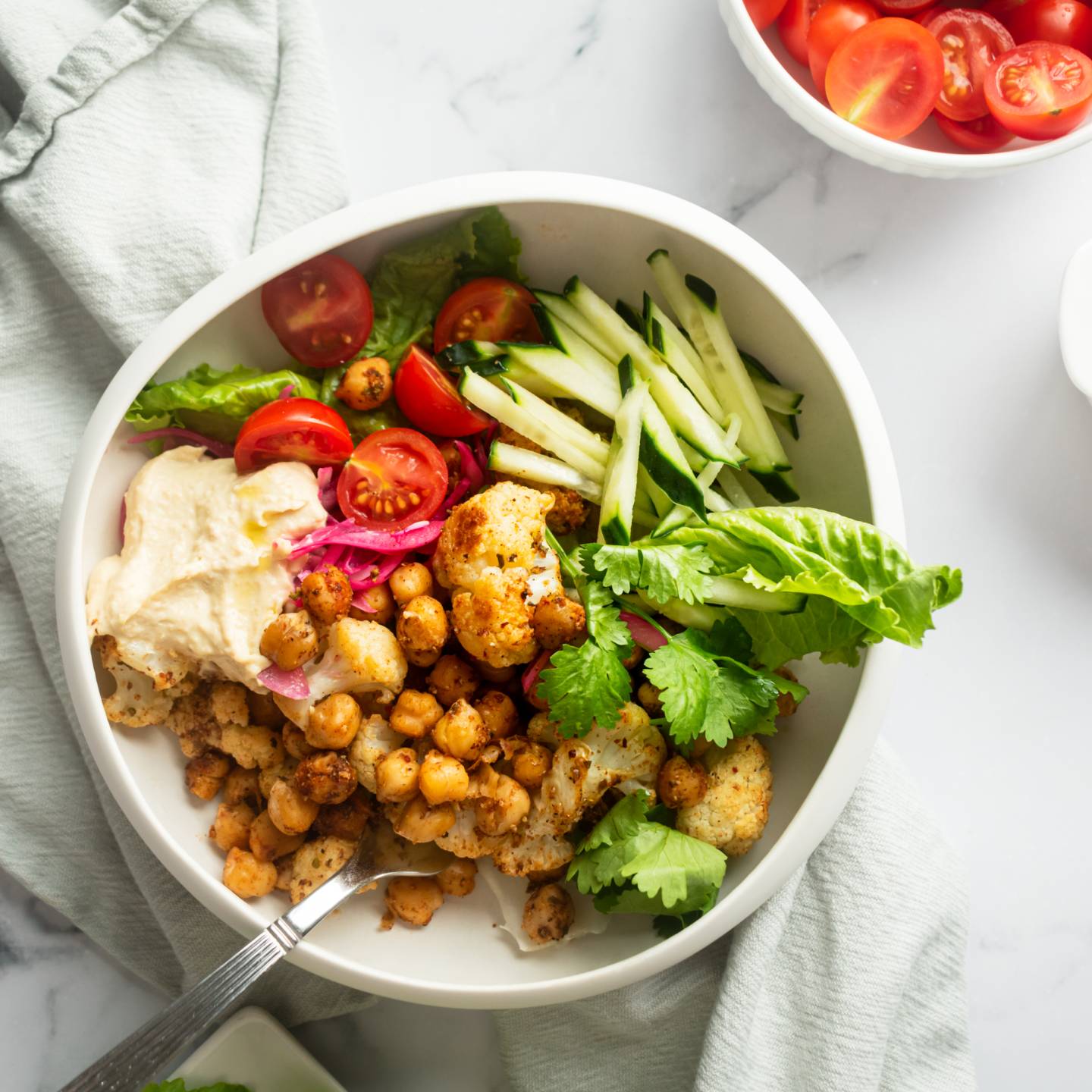 Vegetarain shawarma bowl with roasted chickpeas, cauliflower, and fresh vegetables.