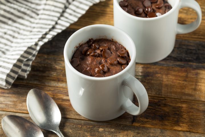3-2-1 microwave mug cake with chocolayte cake and chocolate chips in two white mugs.