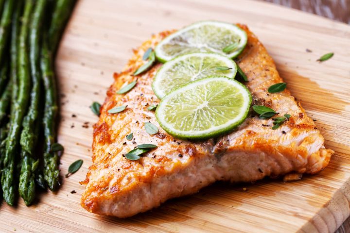 Spicy Salmon with jalapenos, ginger, and lime juice on a bed of asparagus.