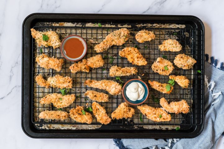 Buffalo chicken tenders coated with panko breadcrumbs and ranch served with ranch dressing and buffalo sauce.
