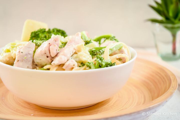 Skinny Chicken broccoli alfredo in a bowl with a creamy cauliflower alfredo sauce.
