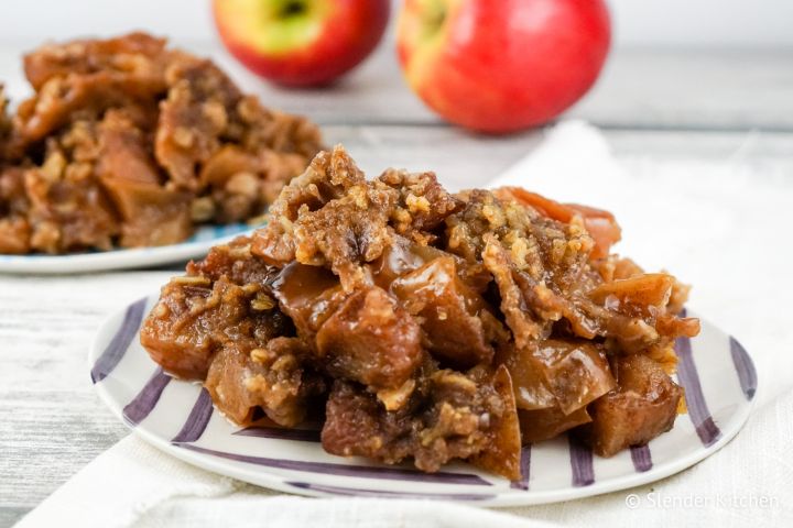 Health apple crisp made in the slow cooker and served on a plate.