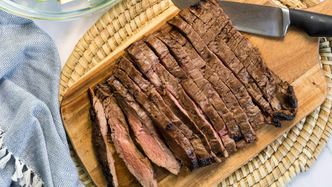 https://www.slenderkitchen.com/sites/default/files/styles/gsd-16x9/public/recipe_images/grilled-flank-steak-balsamic.jpg