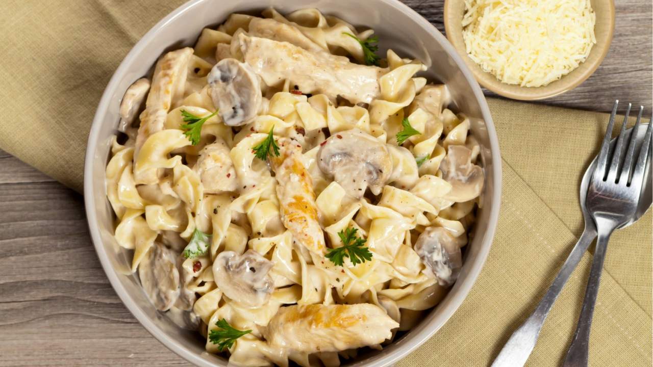 One Pot Creamy Chicken and Mushroom Pasta - Slender Kitchen