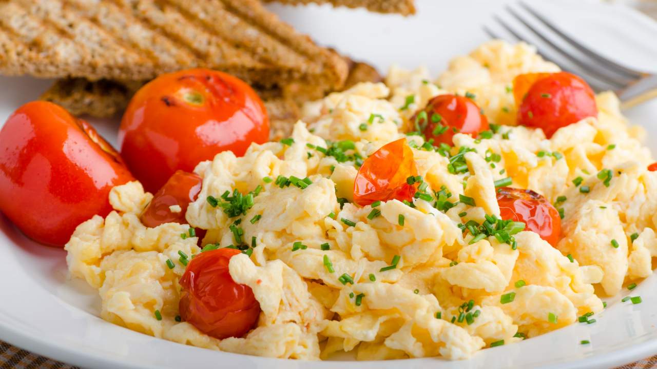 Scrambled Eggs With Tomato And Cream Cheese Slender Kitchen