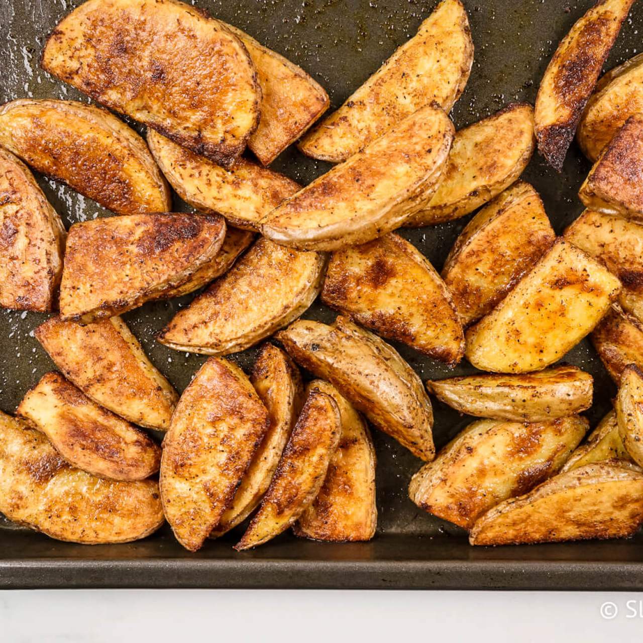 https://www.slenderkitchen.com/sites/default/files/styles/gsd-1x1/public/recipe_images/baked-potato-wedges-4.jpg