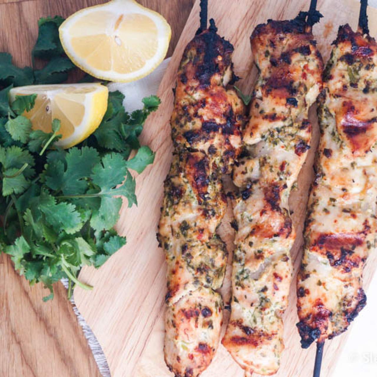 Pesto chicken skewers deals