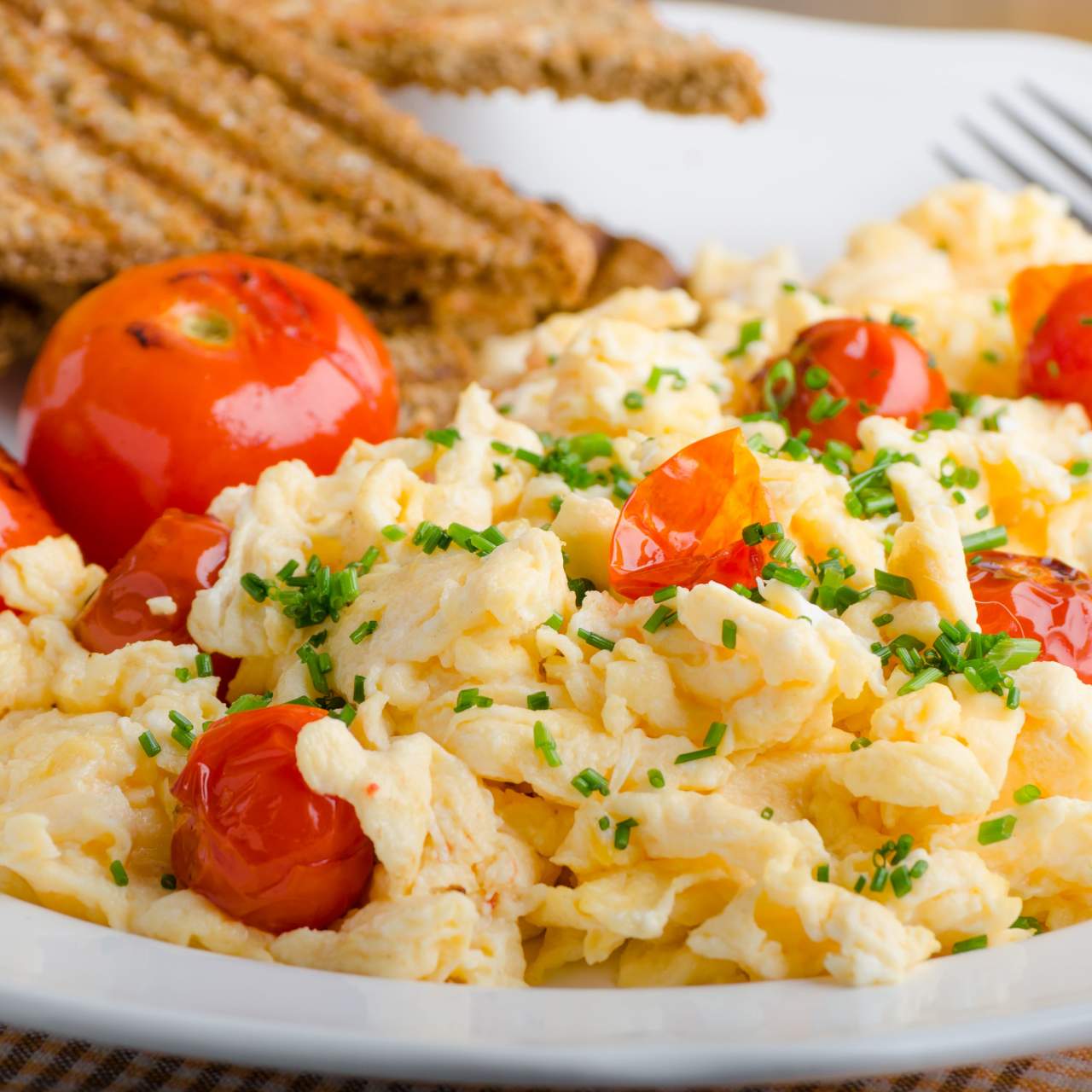 Scrambled Eggs With Tomato And Cream Cheese Slender Kitchen Scrambled Eggs With Tomato And Cream Cheese Slender Kitchen