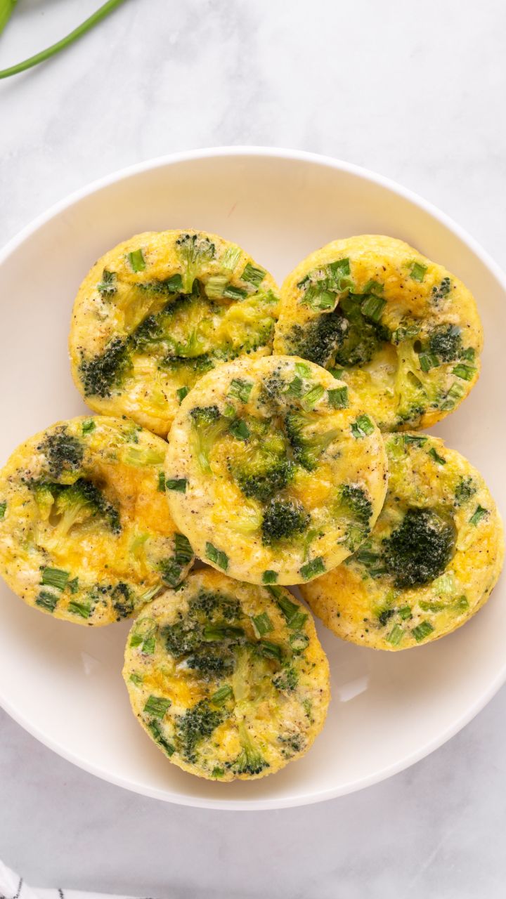 https://www.slenderkitchen.com/sites/default/files/styles/gsd-9x16/public/recipe_images/broccoli-cheddar-egg-muffins-1_0.jpg