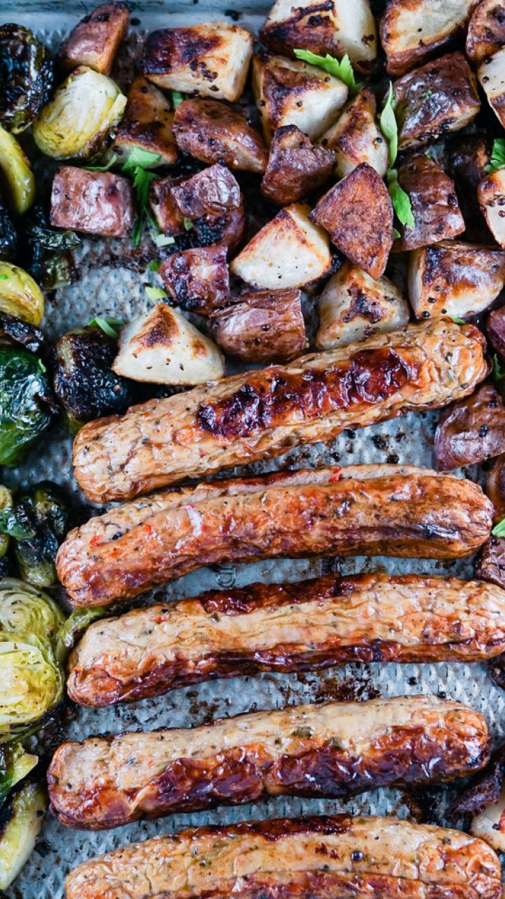 https://www.slenderkitchen.com/sites/default/files/styles/gsd-9x16/public/recipe_images/one-pan-sausage-potatoes-brussels-sprouts.jpg